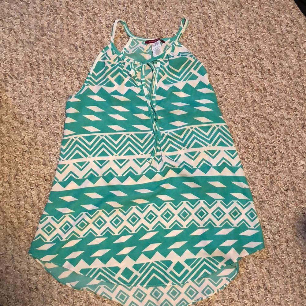 Very cute summer shirt! This straps around neck